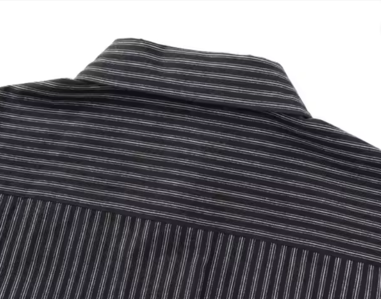 قميص مخطط رمادي