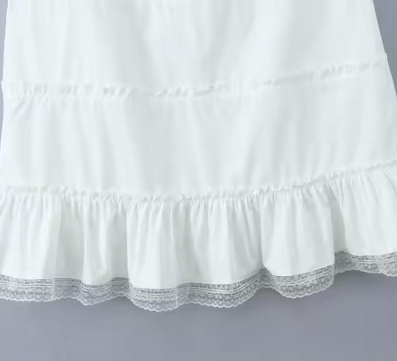 تنورة أبيض مبطنة للركبة