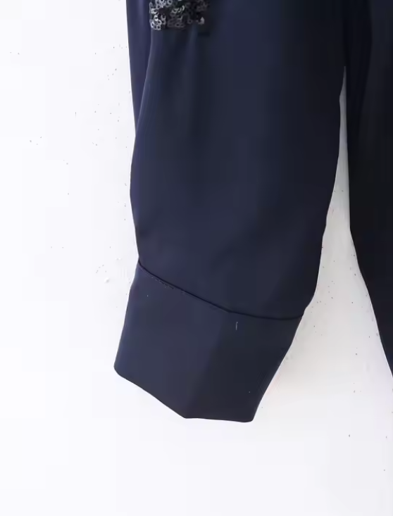 طقم مميز قطعتين باللون الكحلي