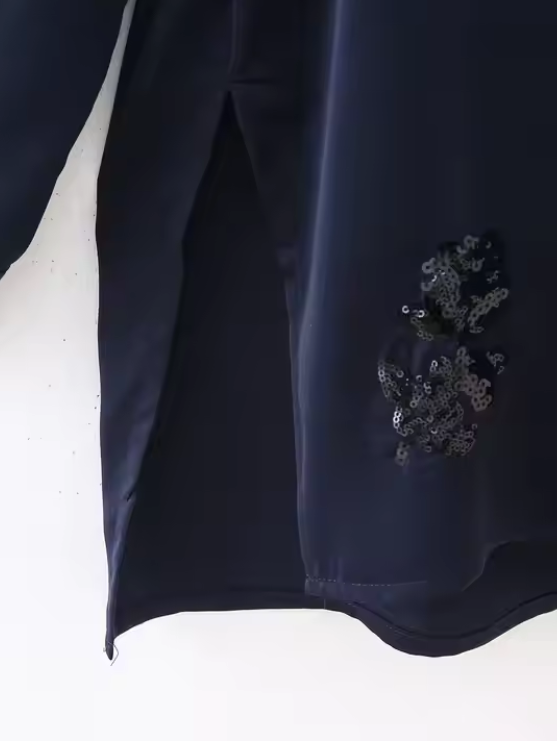 طقم مميز قطعتين باللون الكحلي