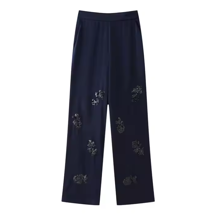 طقم مميز قطعتين باللون الكحلي