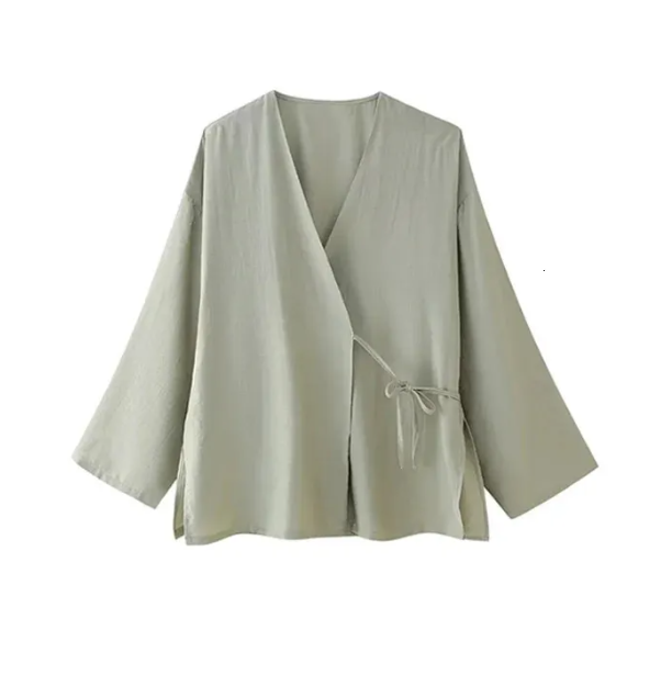 طقم قطعتين قميص بربطة وبنطلون أخضر فاتح