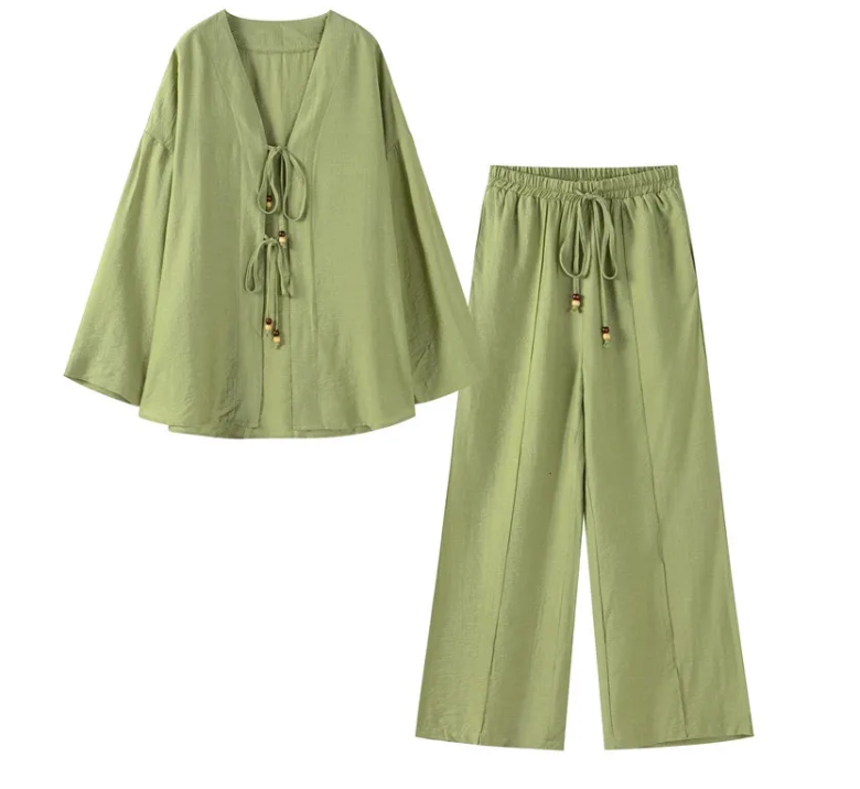 طقم قطعتين قميص بربطة وبنطلون متوفر بلونين