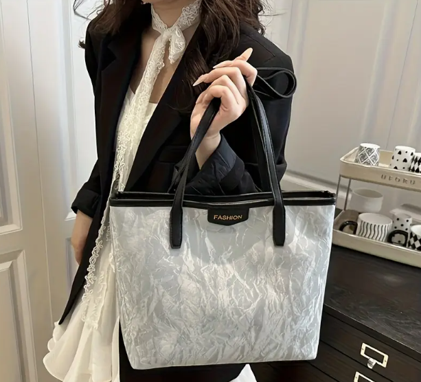 حقيبة كبيرة بسحاب قياس 33*25سم (أسود ,أبيض ,رمادي فاتح)