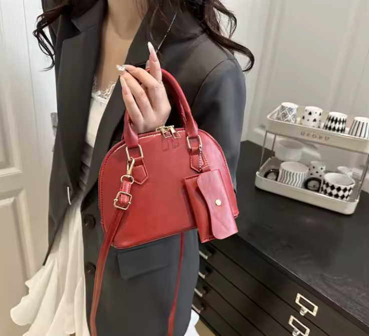 (حقيبة صغيرة (أحمر ,أبيض ,بني