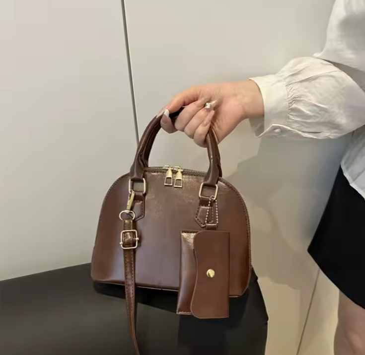 (حقيبة صغيرة (أحمر ,أبيض ,بني