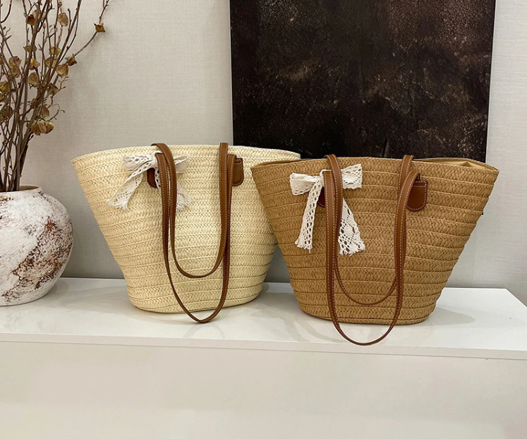 حقيبة قش حجم كبير بلونين