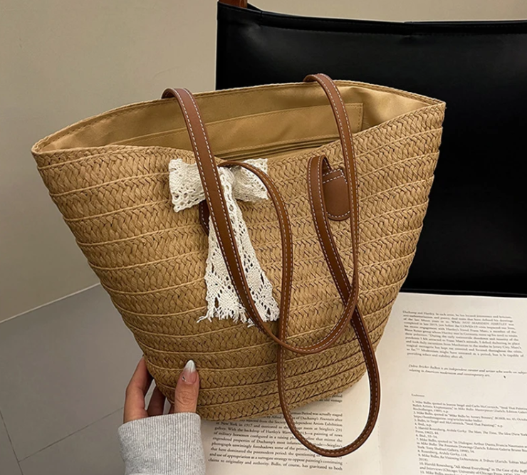 حقيبة قش حجم كبير بلونين