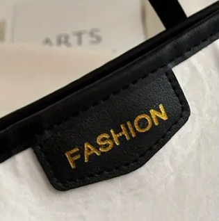 حقيبة كبيرة بسحاب قياس 33*25سم (أسود ,أبيض ,رمادي فاتح)