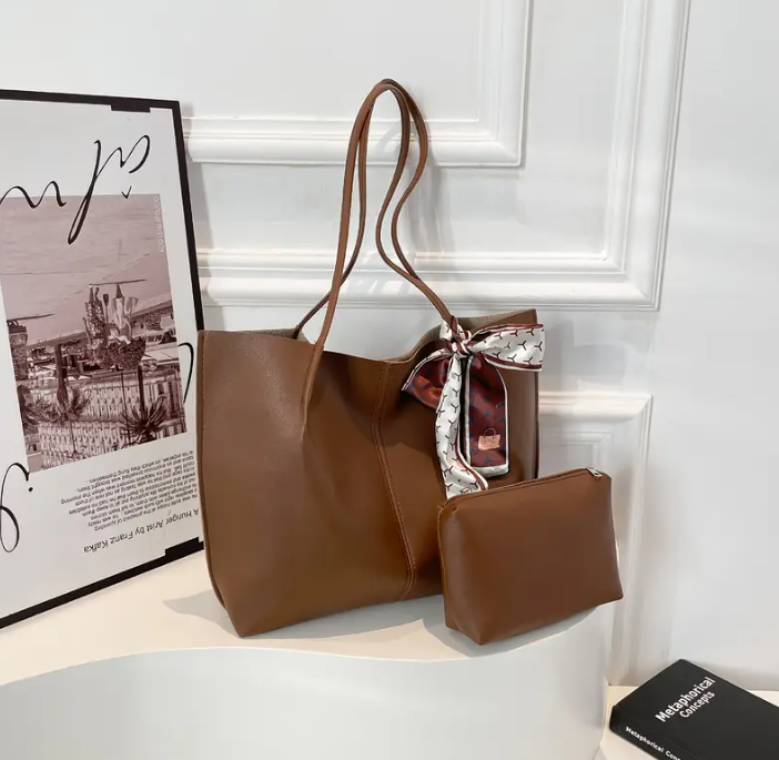 (حقيبة كبيرة + حقيبة داخلية للميك اب (بني ,أسود