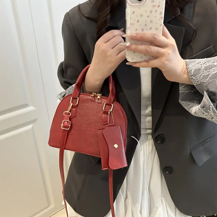 (حقيبة صغيرة (أحمر ,أبيض ,بني