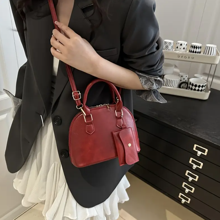 (حقيبة صغيرة (أحمر ,أبيض ,بني