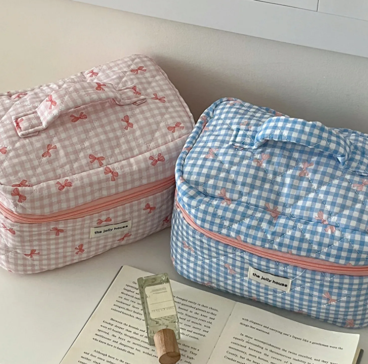 شنتة للميك اب حجم كبير (أصفر ,أزرق, زهري)