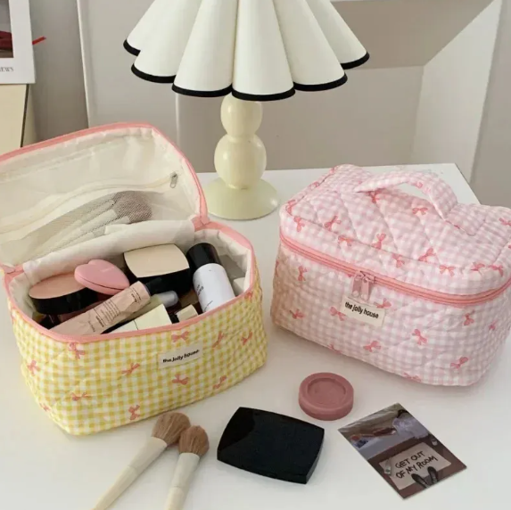 شنتة للميك اب حجم كبير (أصفر ,أزرق, زهري)