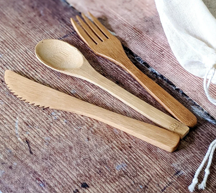 ملاعق ,شوك ,مصاصات ,سكاكين خشب