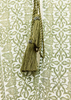 بلوز أبيض معرقة ب أخضر