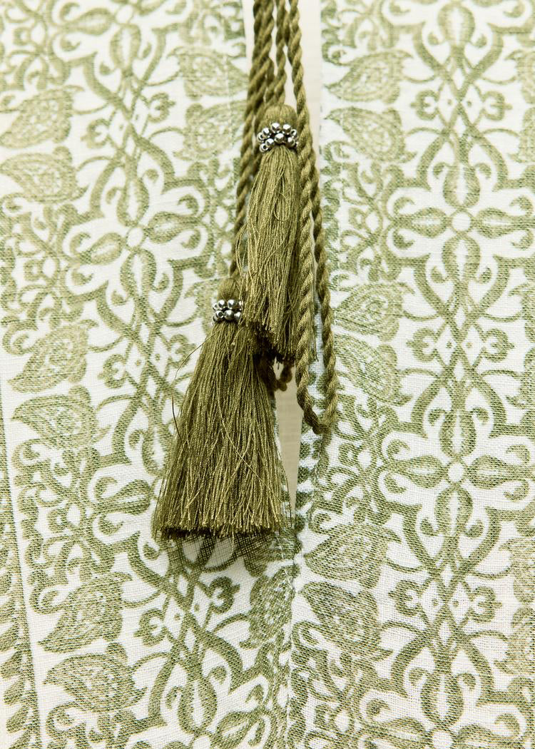 بلوز أبيض معرقة ب أخضر