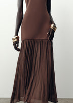 فستان ماكسي صوف ناعم من الأعلى وشيفون كسرات من الأسفل