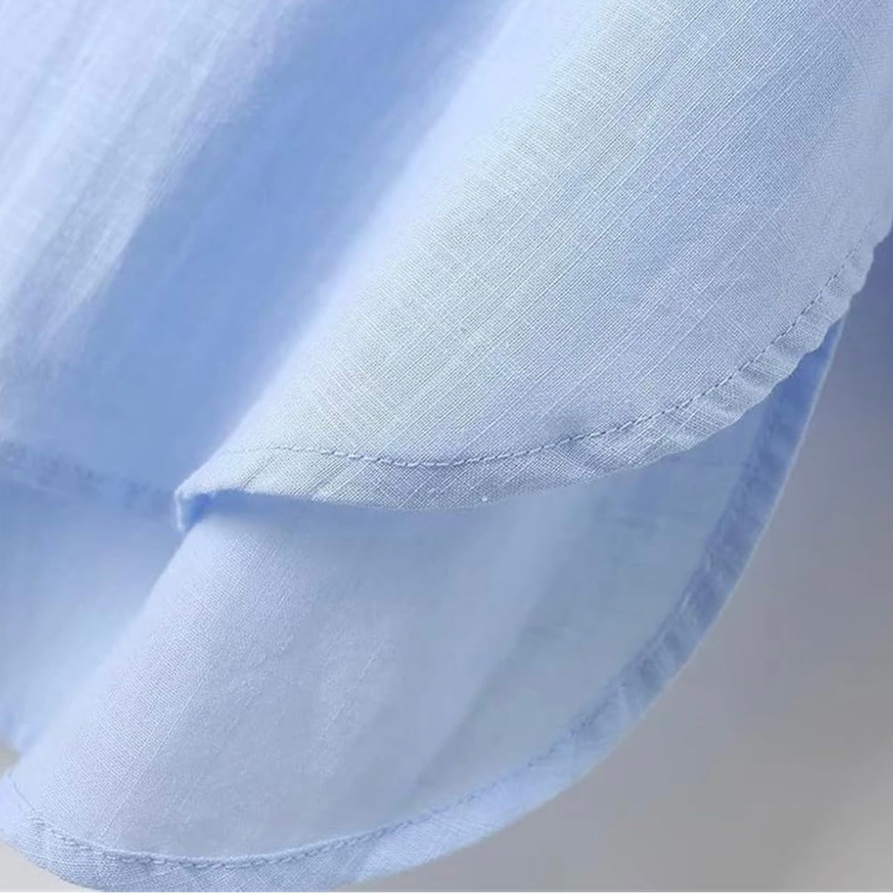 قميص عملي بالأزرق والأبيض