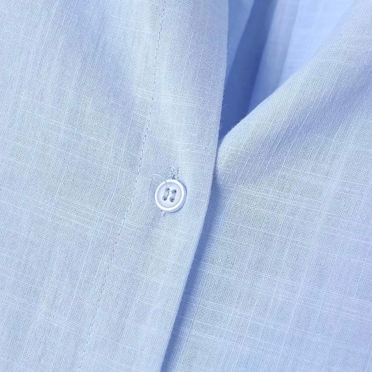 قميص عملي بالأزرق والأبيض