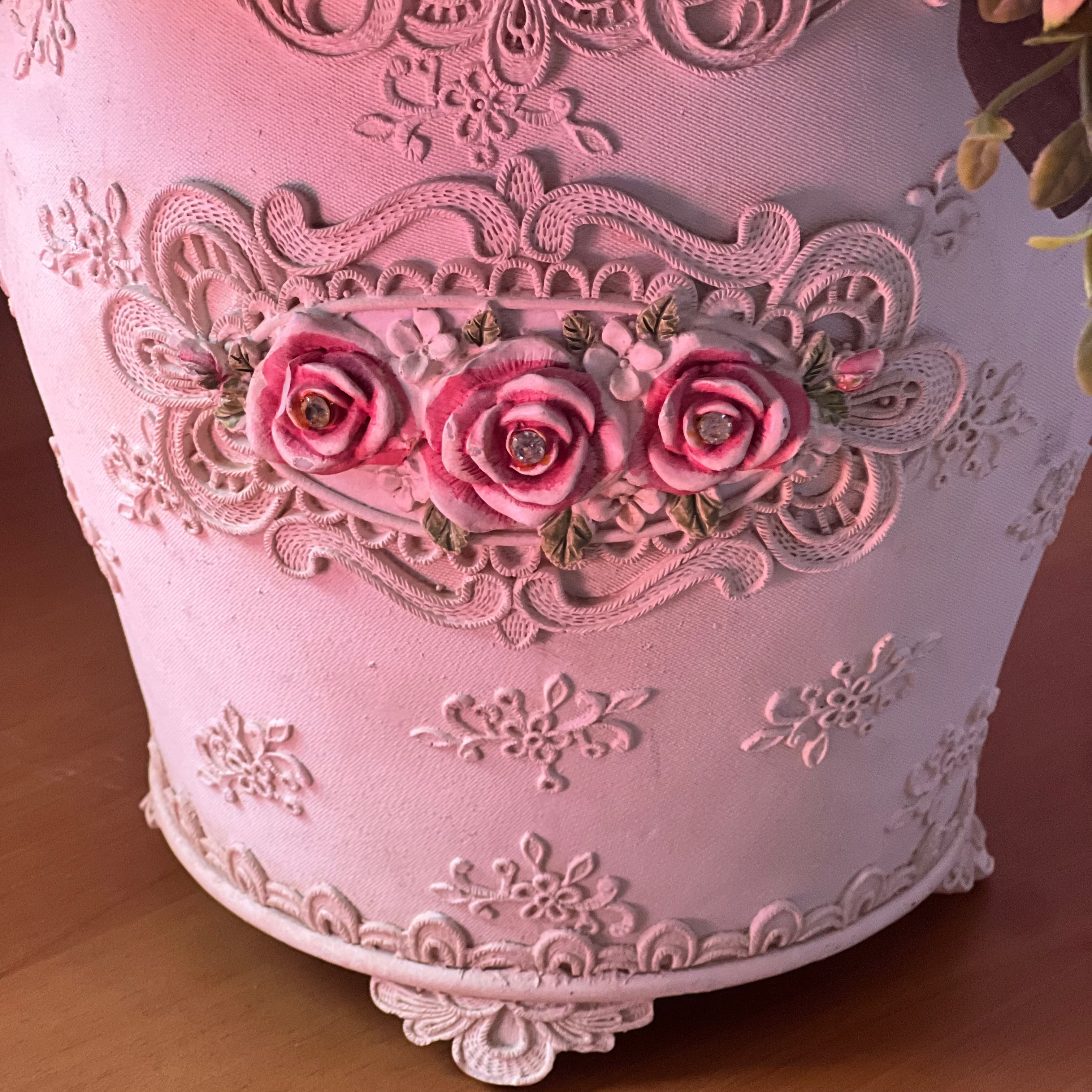 فازات أحجام كبيرة مع الورد