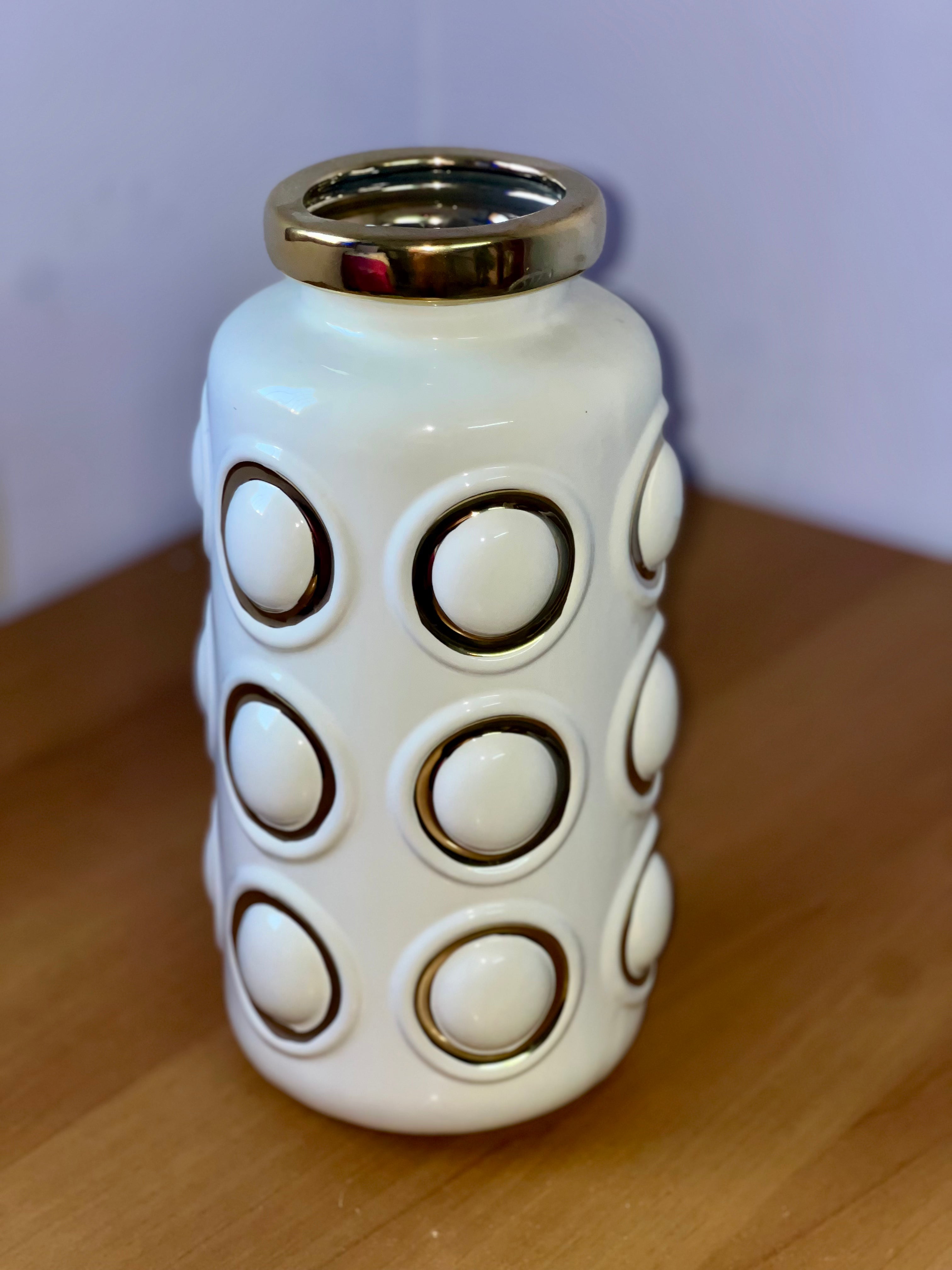 فازات أحجام كبيرة مع الورد